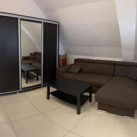 Chez Ana Appartement Otopeni Buitenkant foto