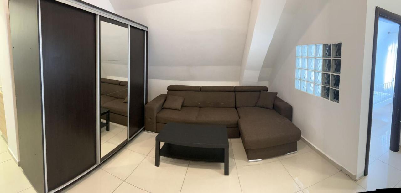 Chez Ana Appartement Otopeni Buitenkant foto