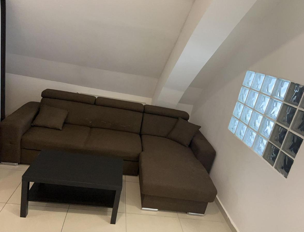 Chez Ana Appartement Otopeni Buitenkant foto